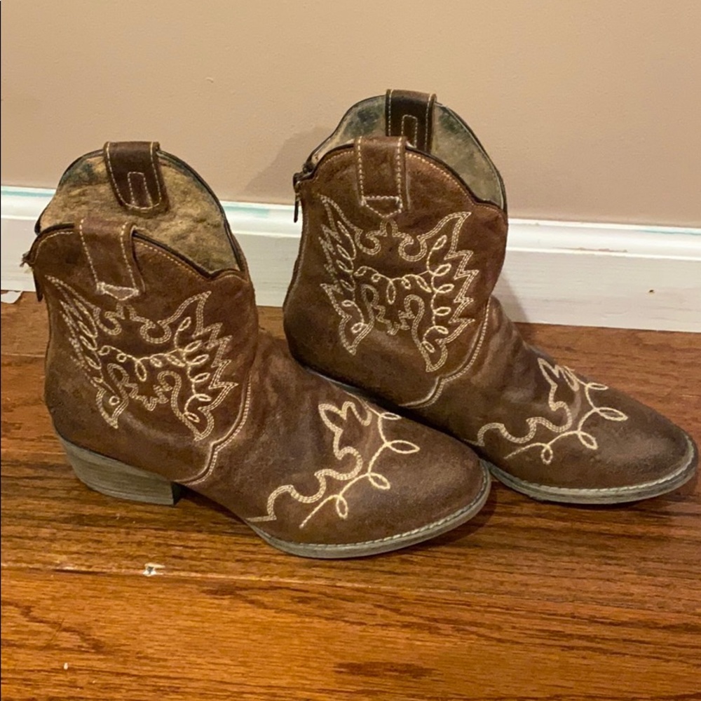 Gorgeous Embroidered Cowboy Boots
